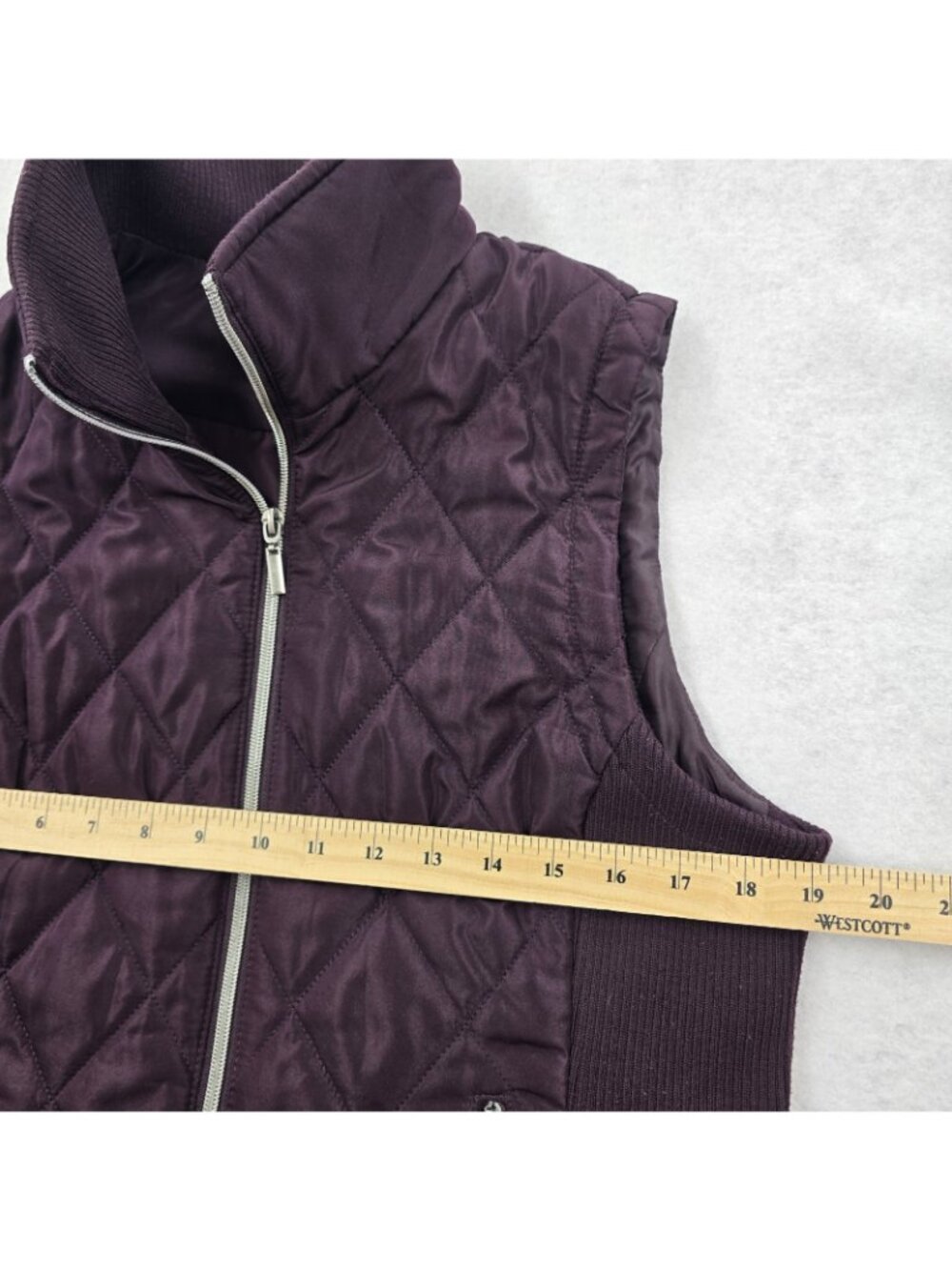 Christopher Banks Quilted Vest Size M Full Zip Flex Ribbed Side Panels Layering - Picture 7 of 8